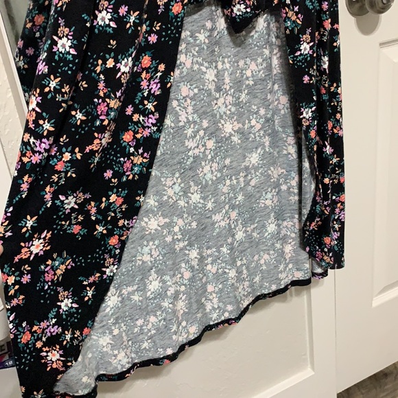 L (10-12) Girls dress black with flowers - Picture 4 of 5